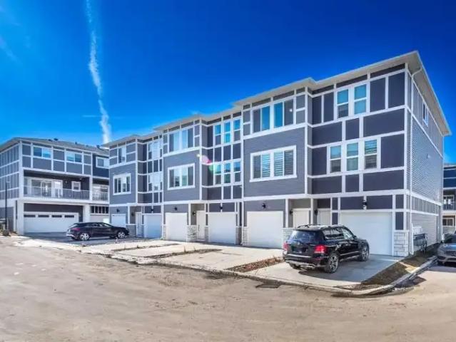 2 Bedroom Townhouse Chestermere AB LS104782743