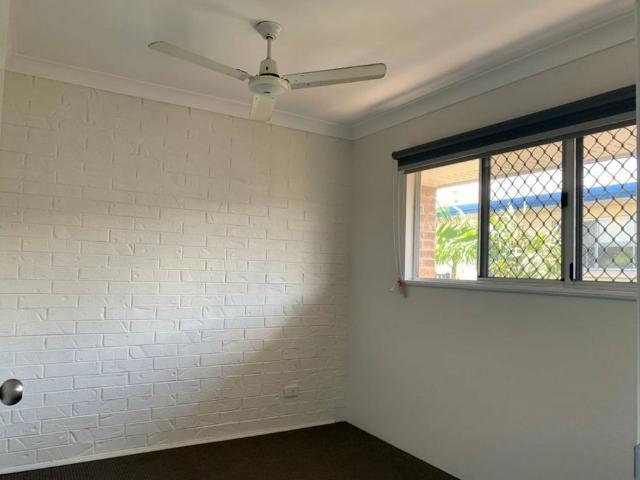 2 BEDROOM TOWNHOUSE CLOSE TO EVERYTHING