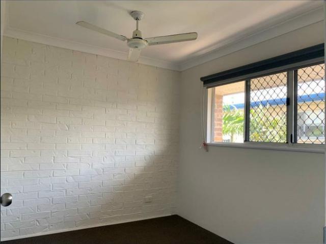 2 BEDROOM TOWNHOUSE CLOSE TO EVERYTHING