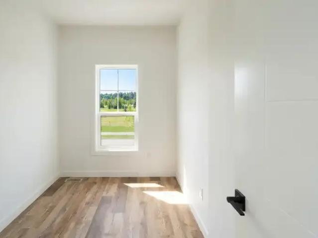 2 Bedroom Townhouse Cochrane AB LS105004633