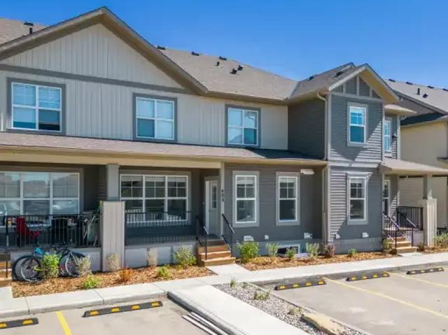 2 Bedroom Townhouse Cochrane AB LS101507503
