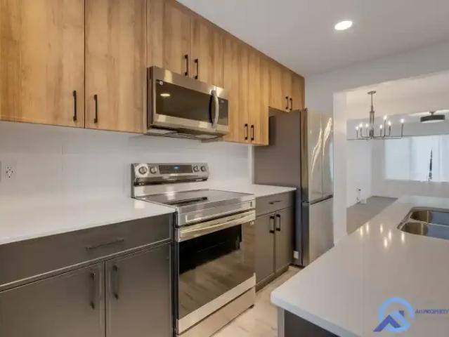 2 Bedroom Townhouse Edmonton AB 101042570