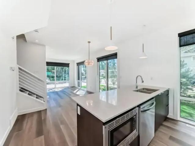 2 Bedroom Townhouse Edmonton AB 104000106