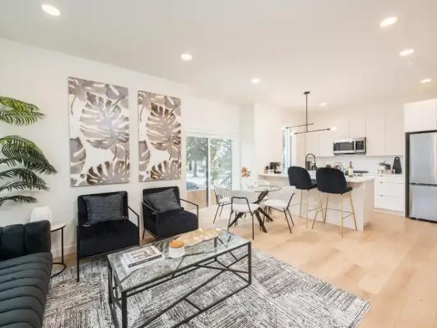 2 Bedroom Townhouse Edmonton AB 104875948