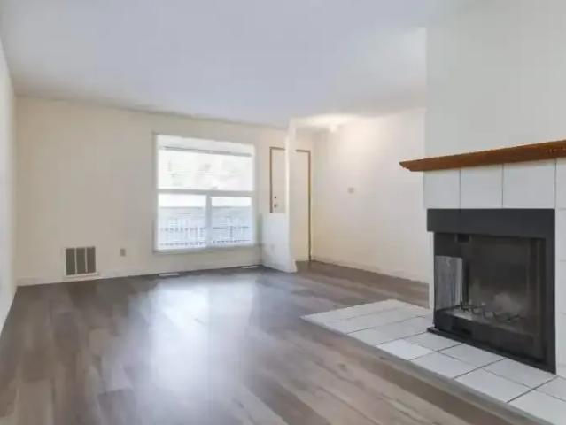 2 Bedroom Townhouse Edmonton AB 105134931