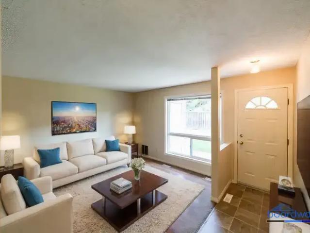 2 Bedroom Townhouse Edmonton AB 105394036