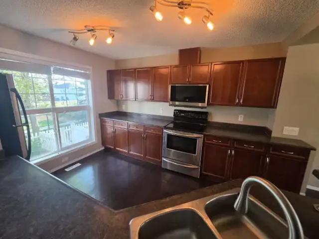 2 Bedroom Townhouse Edmonton AB 105486318
