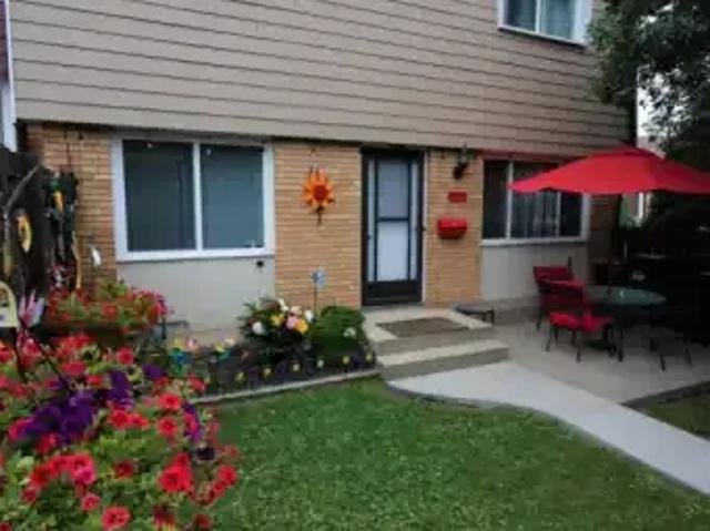 2 Bedroom Townhouse Edmonton AB 105542907