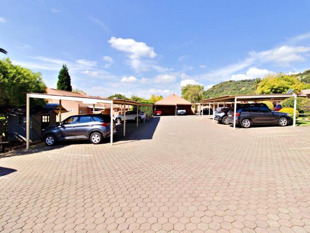 2 Bedroom townhouse for rent in Mondeor