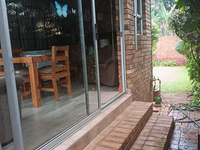 2 Bedroom Townhouse For Sale in Magalieskruin