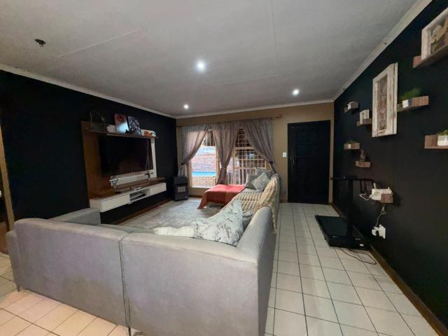 2 Bedroom Townhouse For Sale in Mayberry Park