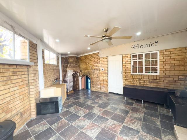 2 Bedroom Townhouse For Sale in Meiringspark