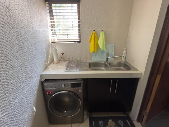 2 Bedroom Townhouse For Sale in Menlo Park