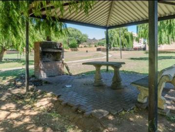2 Bedroom Townhouse For Sale in Meredale