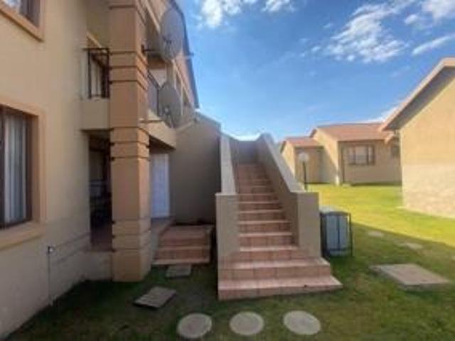2 Bedroom Townhouse For Sale in Meredale