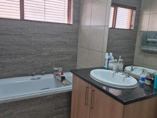 2 Bedroom Townhouse For Sale in Meyersdal