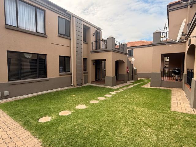 2 Bedroom Townhouse For Sale in Meyersdal