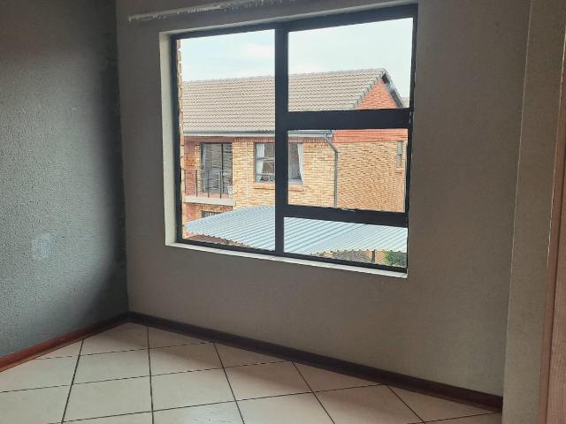 2 Bedroom Townhouse For Sale in Meyersdal