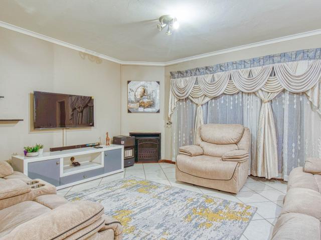 2 Bedroom Townhouse For Sale in Meyersdal