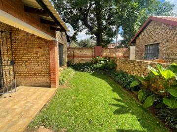 2 Bedroom Townhouse For Sale in Meyerton Central
