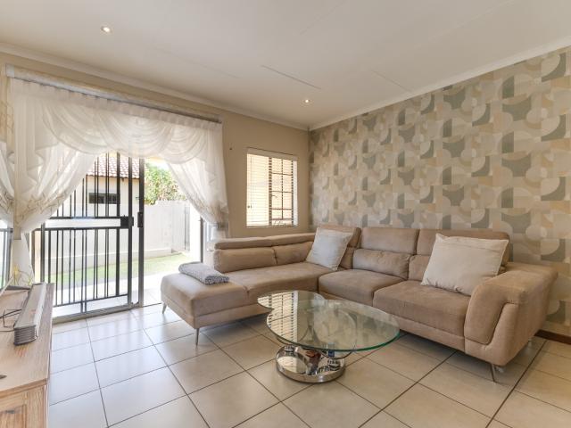 2 Bedroom Townhouse For Sale in Mooikloof