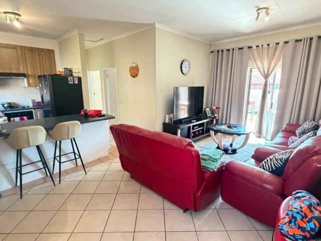 2 Bedroom Townhouse For Sale in Mooikloof Ridge