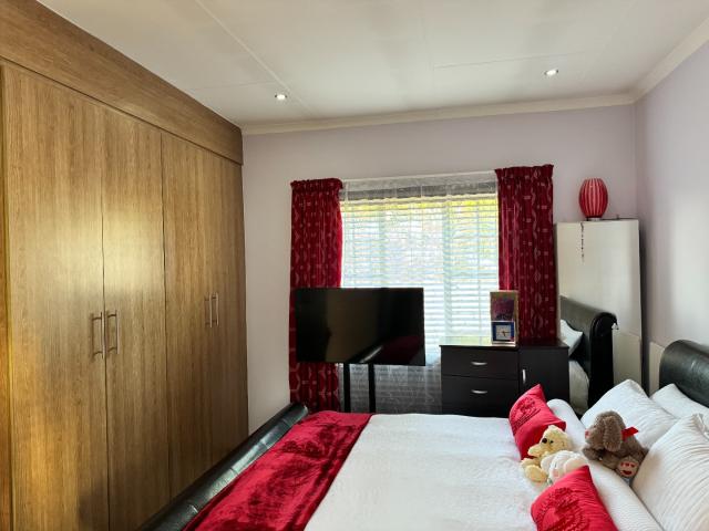 2 Bedroom Townhouse For Sale in Mooikloof Ridge