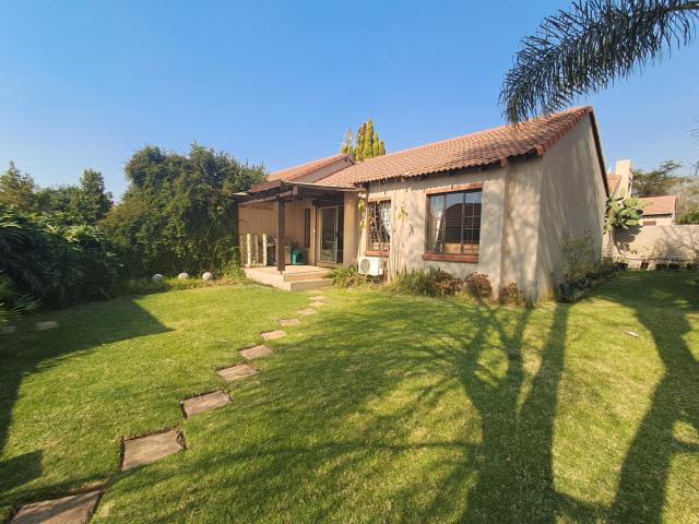 2 Bedroom Townhouse For Sale in Mooikloof Ridge