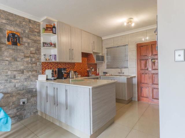 2 Bedroom Townhouse For Sale in Mooikloof Ridge