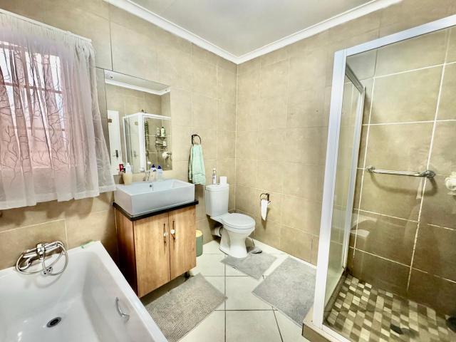 2 Bedroom Townhouse For Sale in Mooikloof Ridge