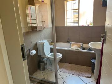 2 Bedroom Townhouse For Sale in Monavoni