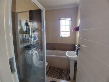 2 Bedroom Townhouse For Sale in Monavoni