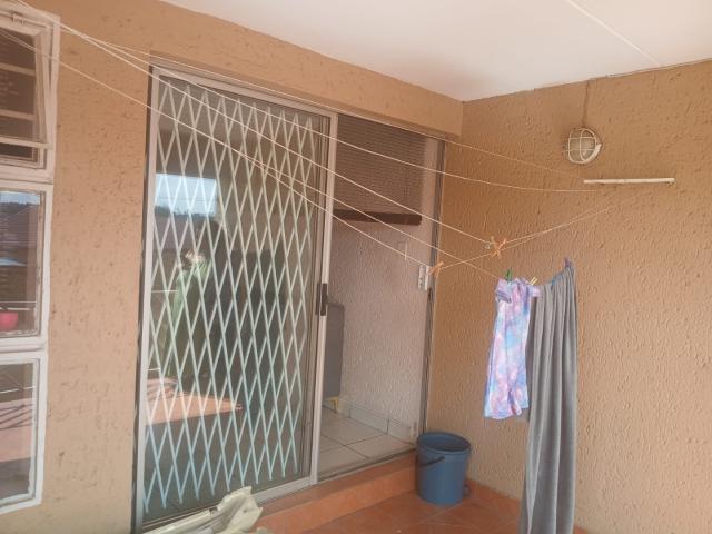 2 Bedroom Townhouse For Sale in Mondeor