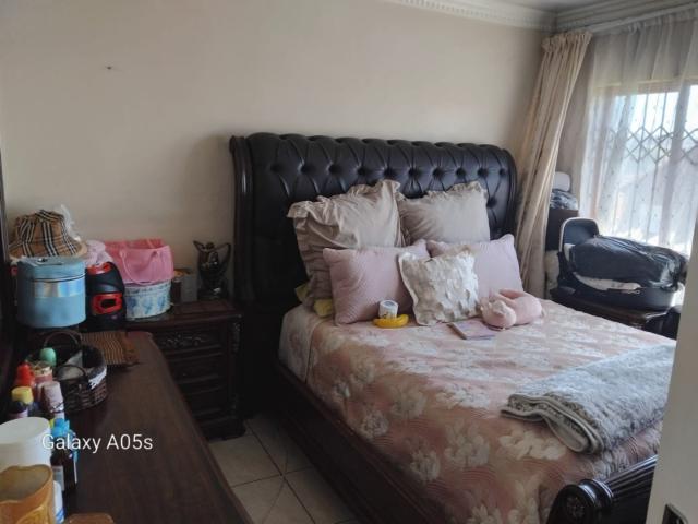 2 Bedroom Townhouse For Sale in Mondeor