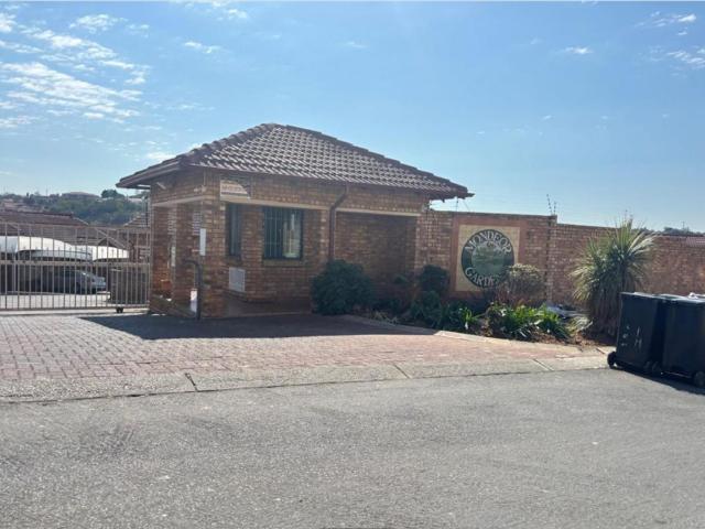 2 Bedroom Townhouse For Sale in Mondeor