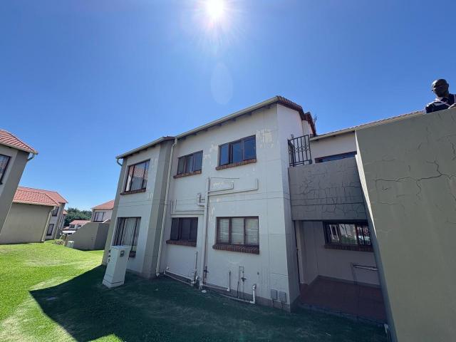 2 Bedroom Townhouse For Sale in Mondeor