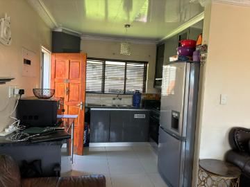 2 Bedroom Townhouse For Sale in Mondeor