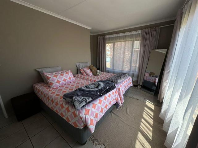 2 Bedroom Townhouse For Sale in Mondeor