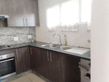 2 Bedroom Townhouse For Sale in Mondeor