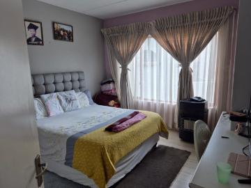 2 Bedroom Townhouse For Sale in Mondeor