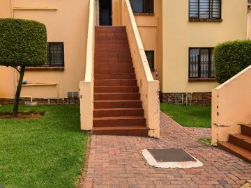 2 Bedroom Townhouse For Sale in Mondeor