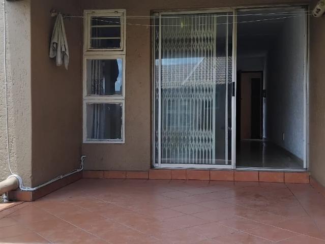 2 Bedroom Townhouse For Sale in Mondeor
