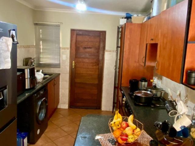 2 Bedroom Townhouse For Sale in Montana Tuine