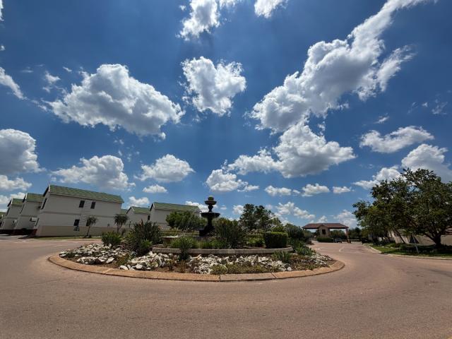 2 Bedroom Townhouse For Sale in Montana Tuine