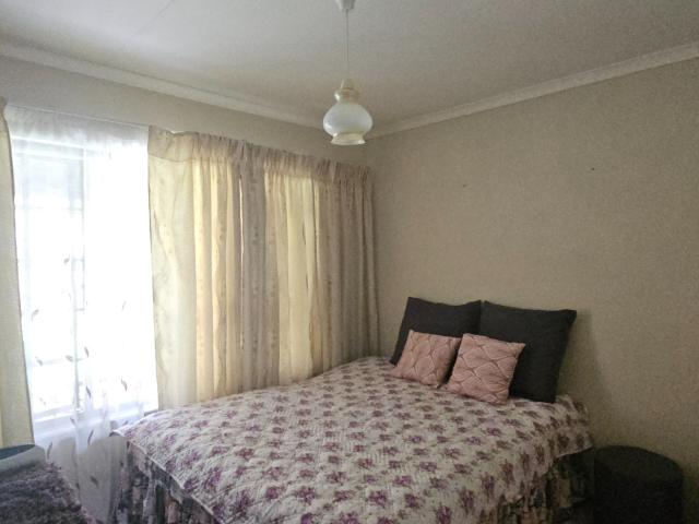 2 Bedroom Townhouse For Sale in Montrose