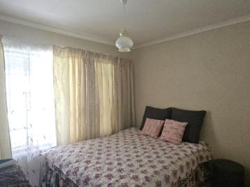 2 Bedroom Townhouse For Sale in Montrose
