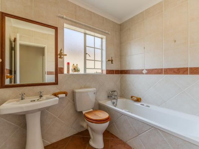 2 Bedroom Townhouse For Sale in Moreleta Park