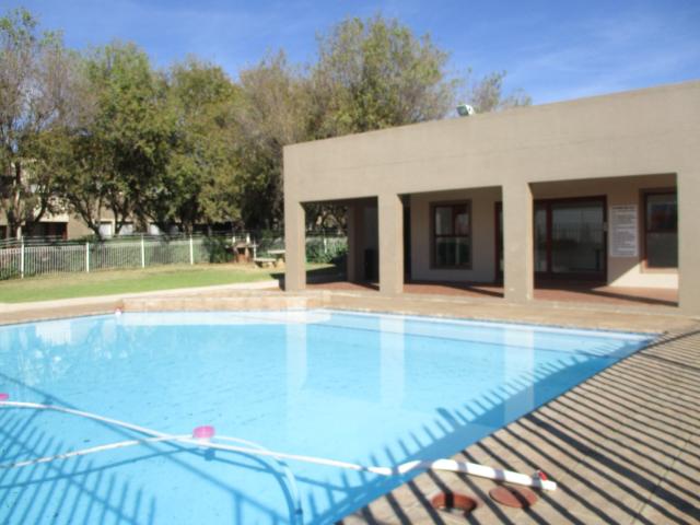 2 Bedroom Townhouse For Sale in New Market Park