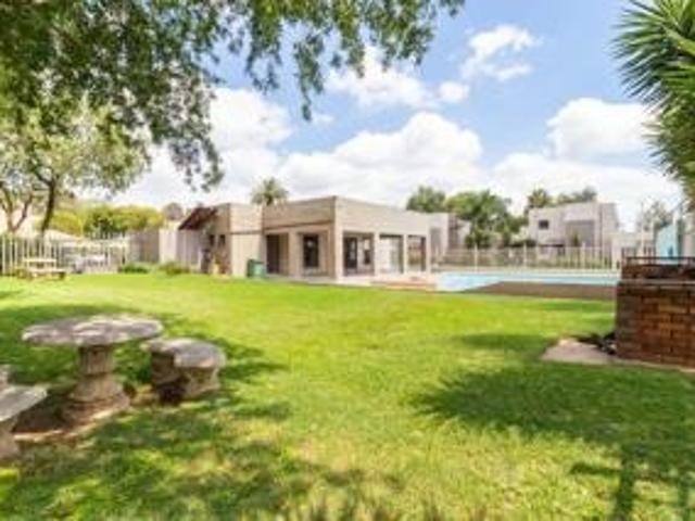 2 Bedroom Townhouse For Sale in New Market Park
