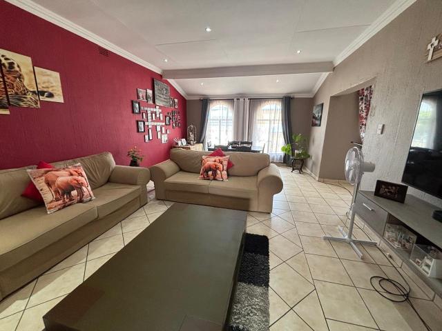 2 Bedroom Townhouse For Sale in New Redruth